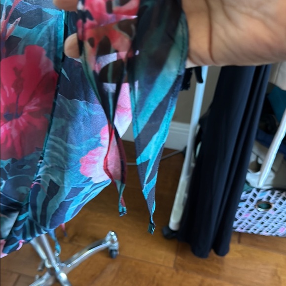 Like New Colleen Lopez Women’s Semi Sheer Tropical Floral Tunic Top size Large - Picture 7 of 11
